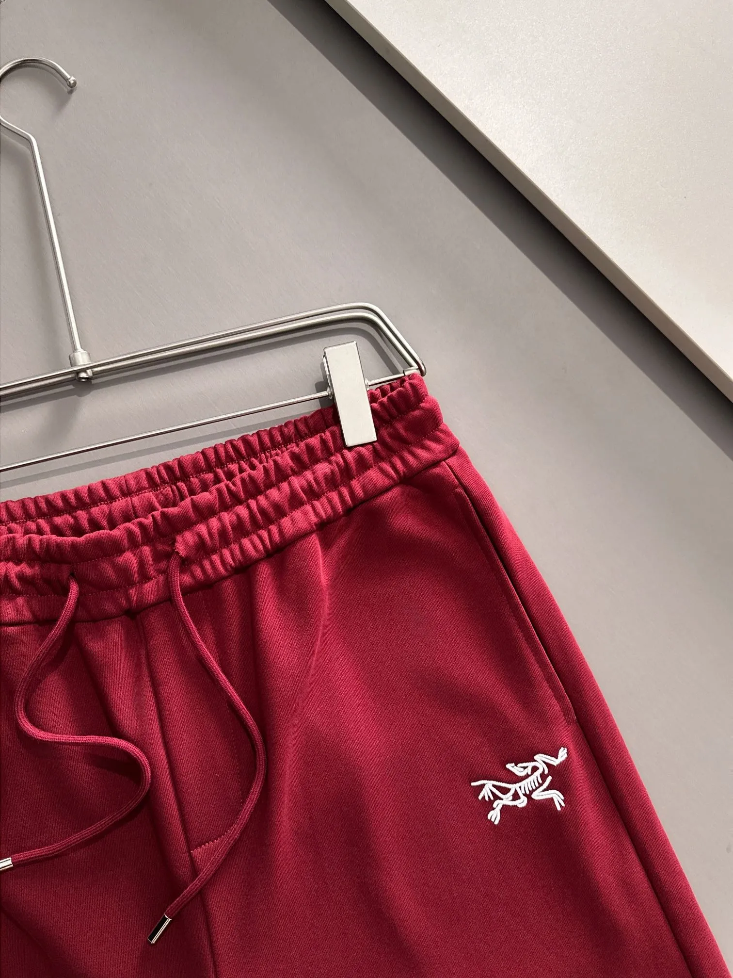 ！ARC TERYX 2025New Arrival logo ， ：Red Sizes：XS S M L